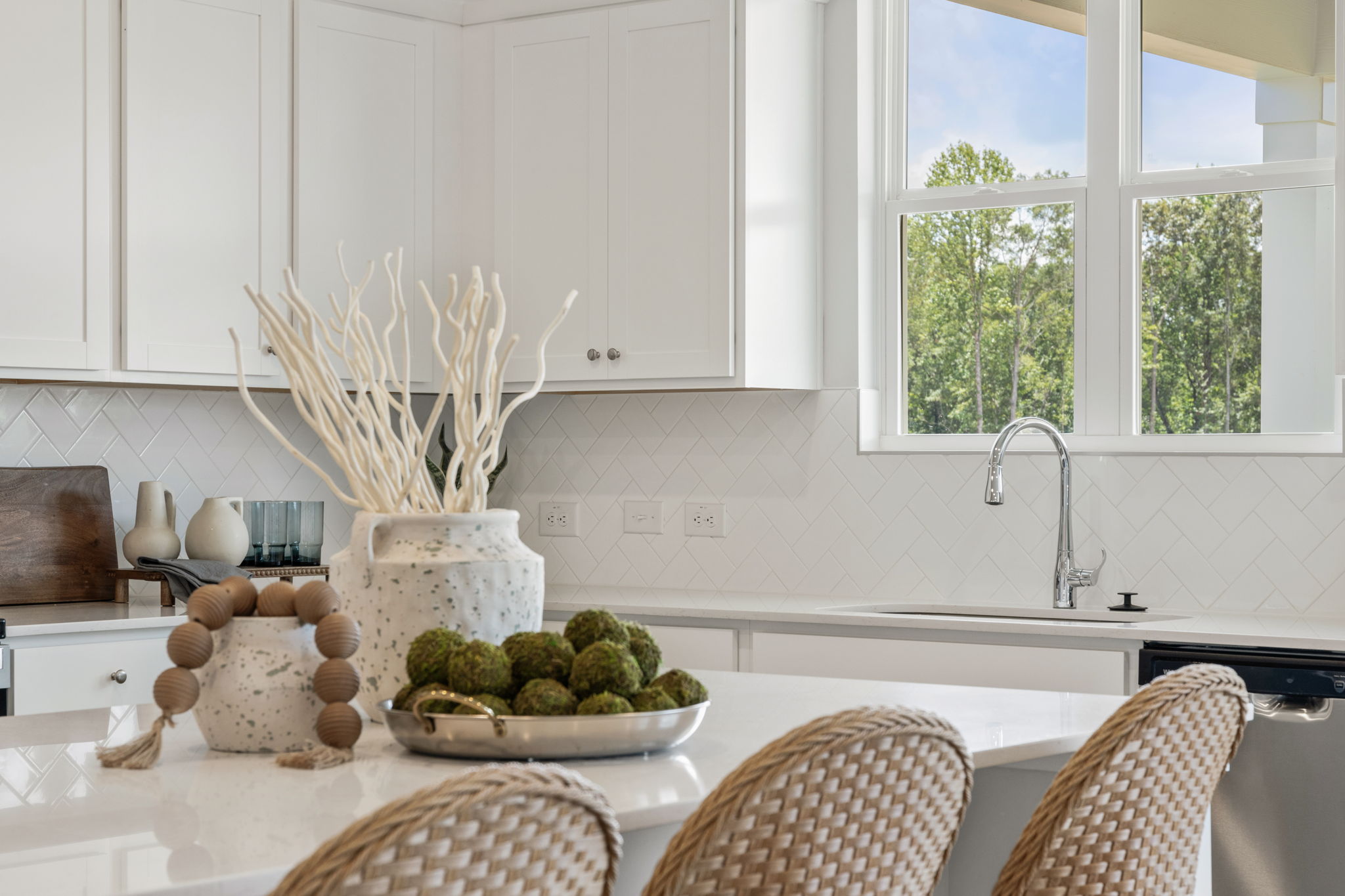 A kitchen with white cabinets.