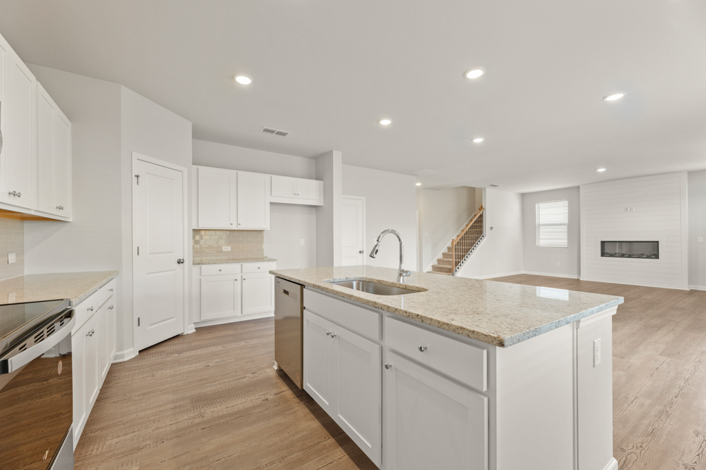 0024 1100 Kingsley Way