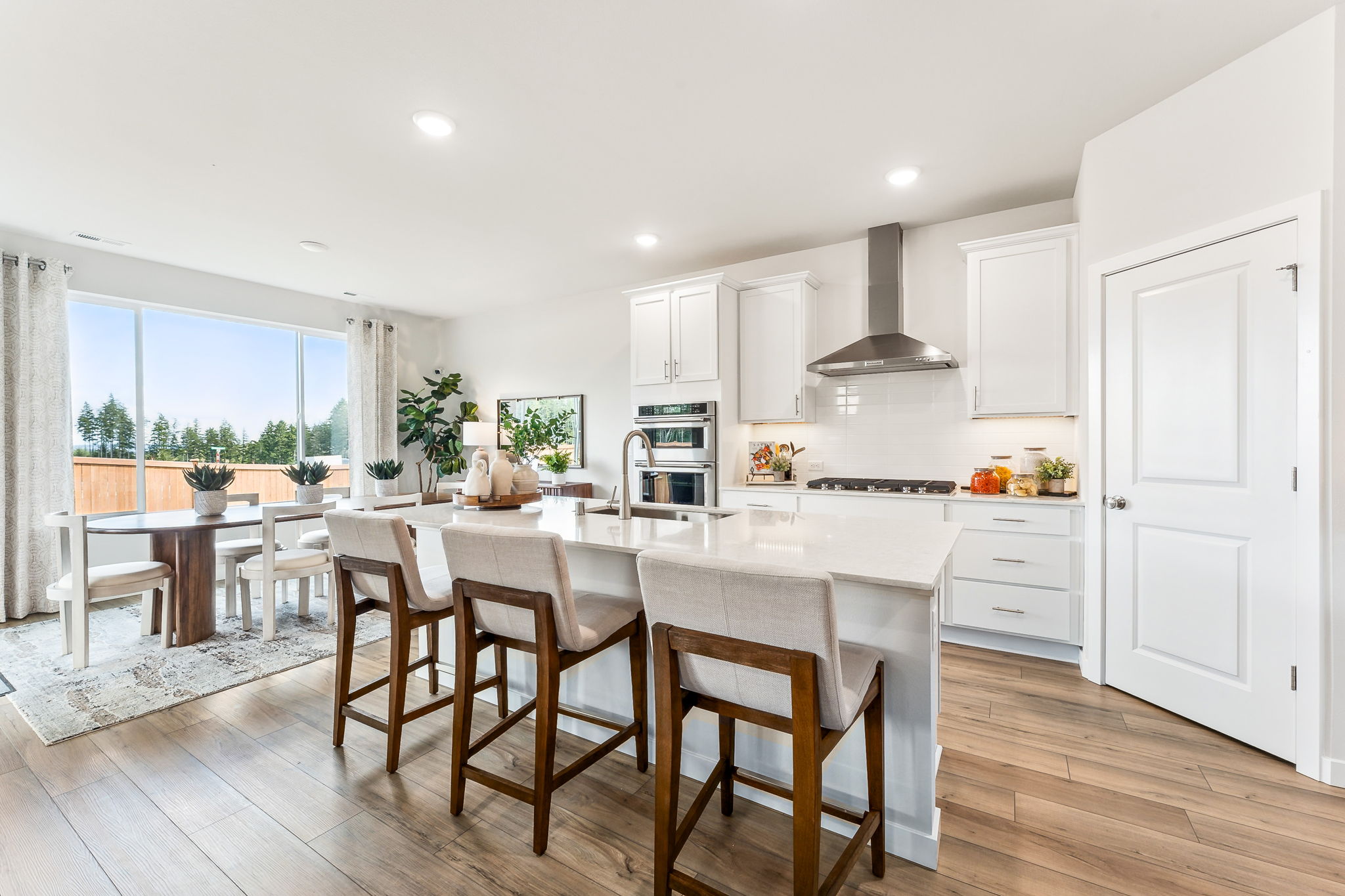 A kitchen with white cabinets.